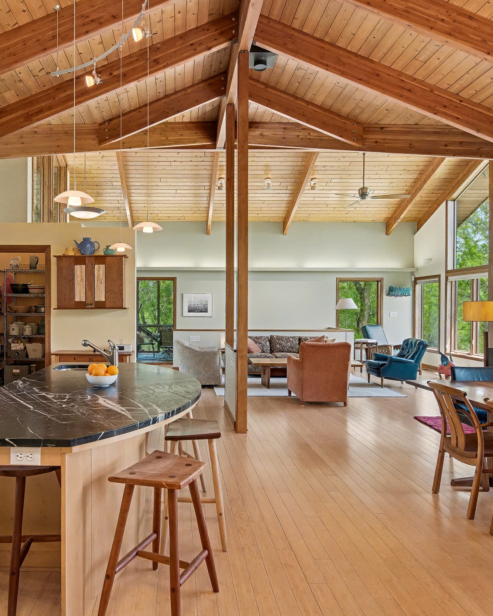 Cover image of a quote of Sara - Photographer