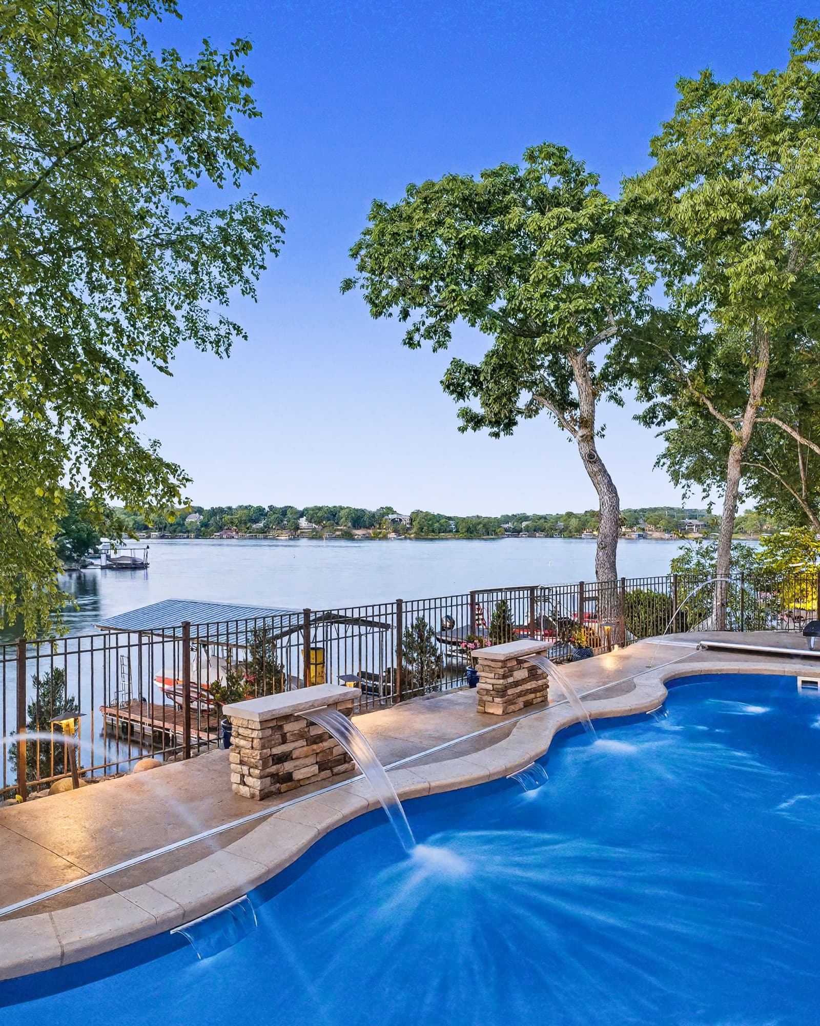 Cover image of a quote of Thai Mac - Photographer